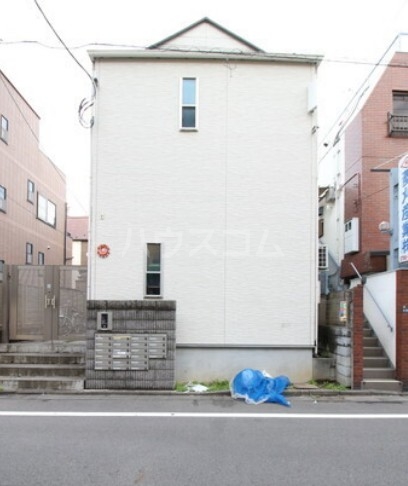 27/30 エントランス