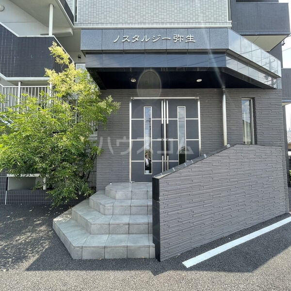 16/19 エントランス