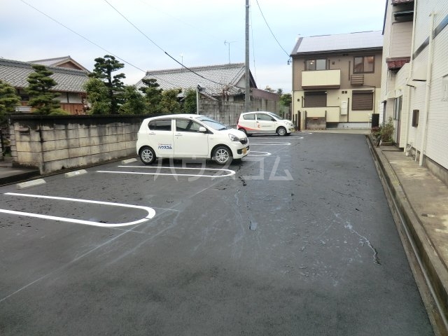 28/30 駐車場