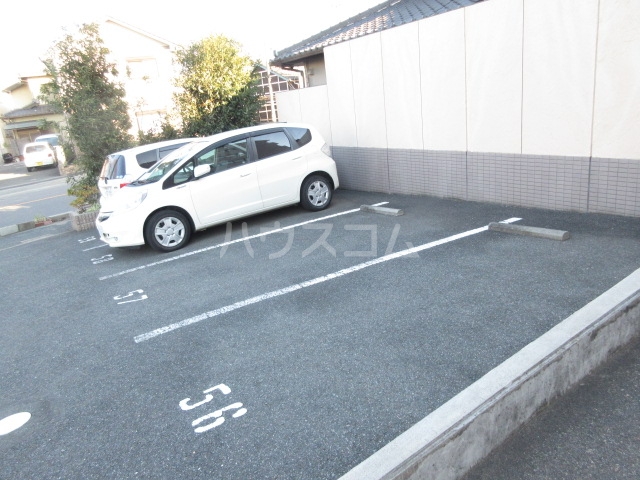 28/30 駐車場