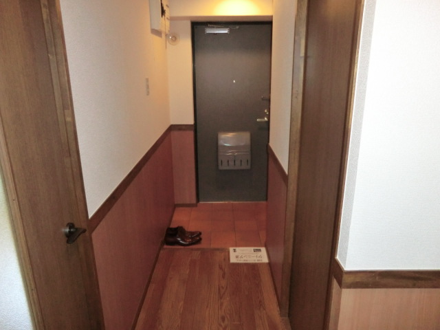 13/26 玄関