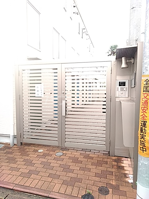 27/30 エントランス