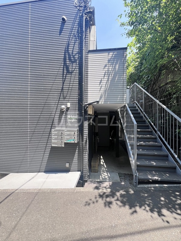 18/25 エントランス