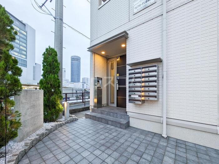 18/23 エントランス