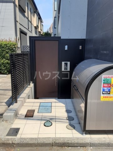 25/30 エントランス