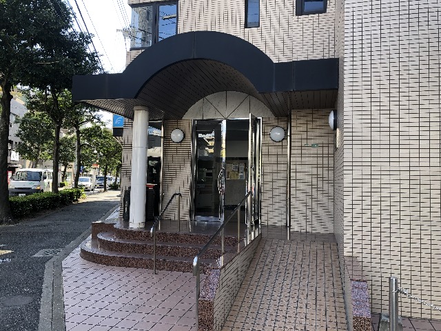 18/25 エントランス