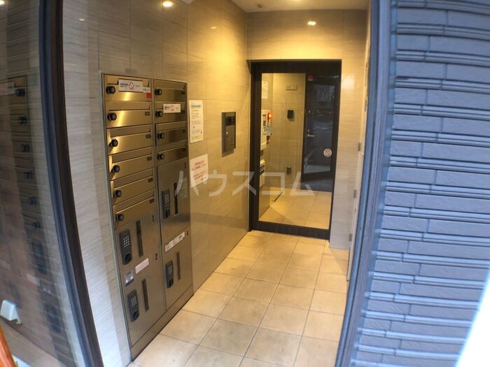 21/30 エントランス