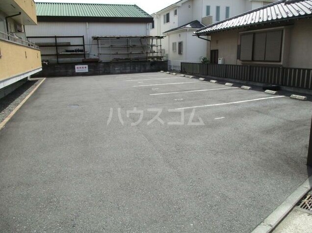 18/25 駐車場