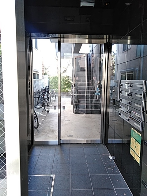 21/30 エントランス