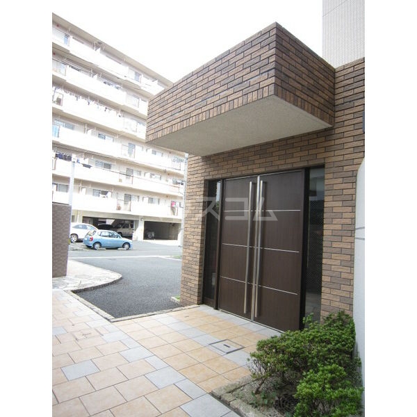 16/26 エントランス