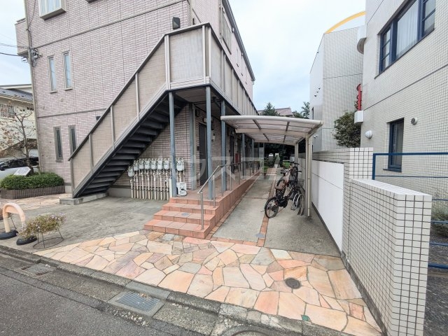 21/26 エントランス