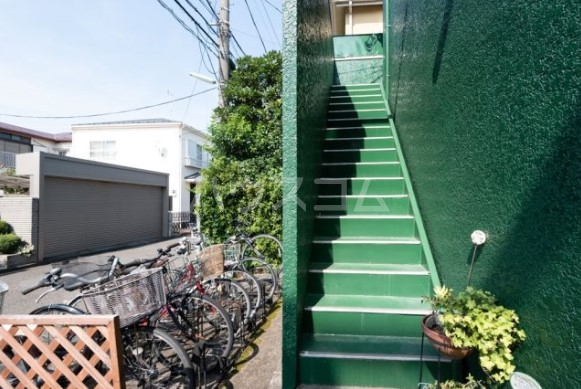 18/26 エントランス