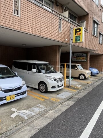 27/30 駐車場