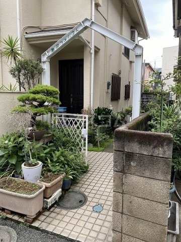 26/30 エントランス