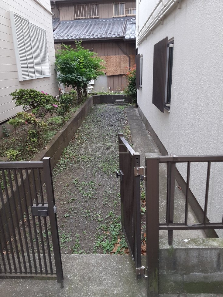 21/30 エントランス