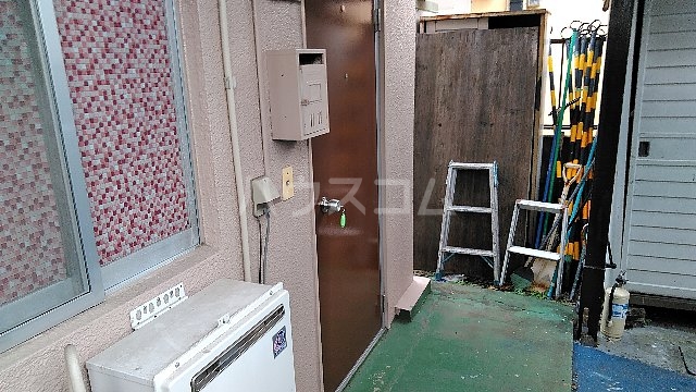 24/30 エントランス