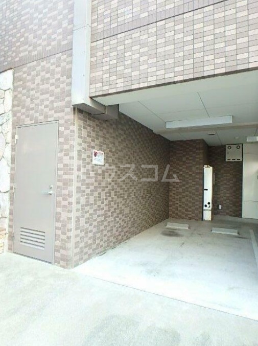 17/23 エントランス