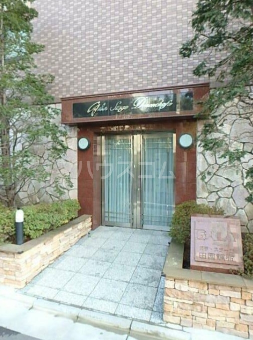 18/23 エントランス