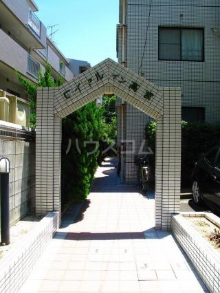 13/18 エントランス