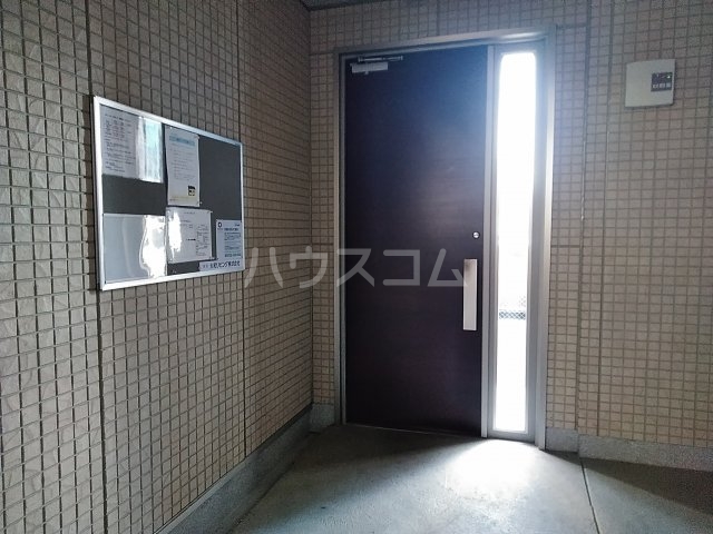 17/19 エントランス