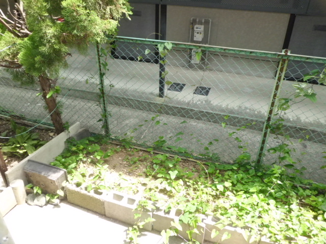 22/30 エントランス