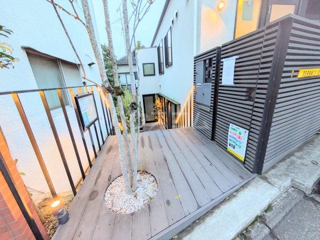 21/22 エントランス