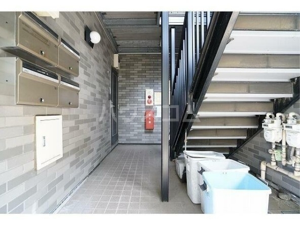 16/18 エントランス