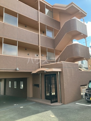 23/30 エントランス