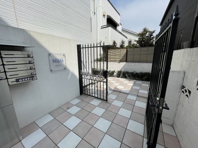 26/28 エントランス