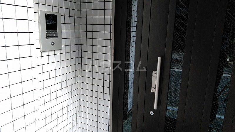 27/30 エントランス