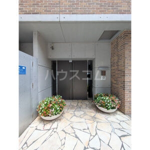 15/23 エントランス