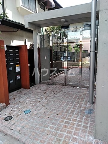 19/27 エントランス