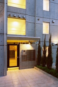 13/18 エントランス