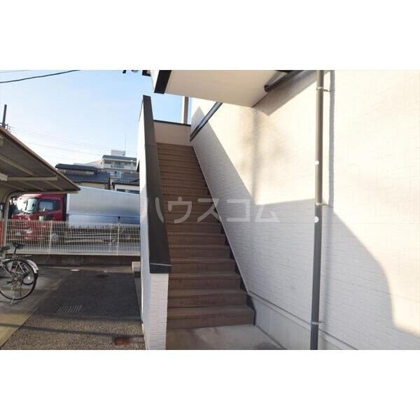 19/30 エントランス