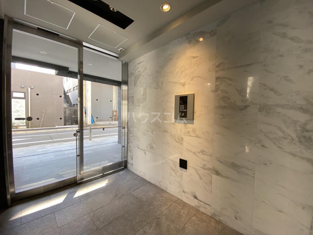 17/19 エントランス