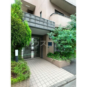 13/22 エントランス