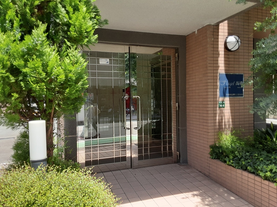 22/30 エントランス