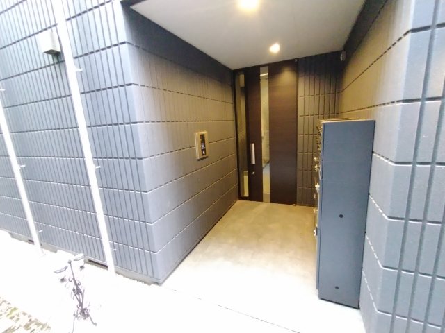 22/25 エントランス