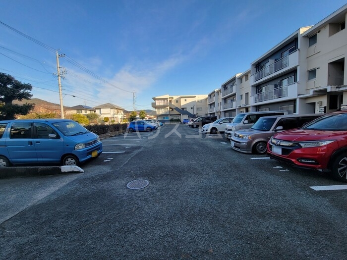 22/28 駐車場
