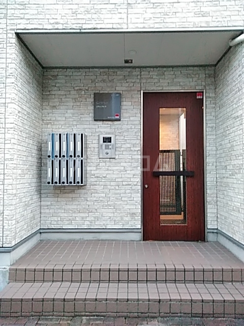 26/30 エントランス