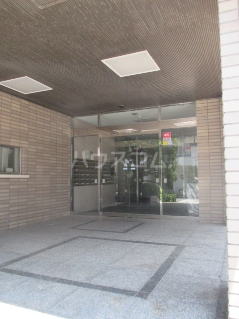 27/30 エントランス