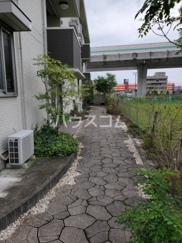 23/30 エントランス