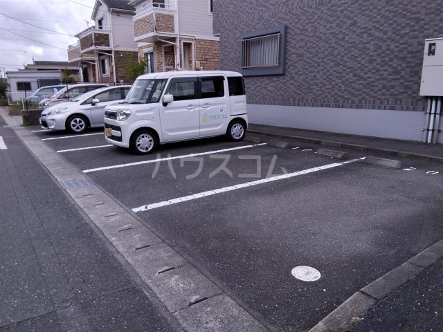 22/27 駐車場