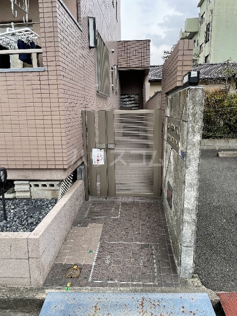 16/17 エントランス