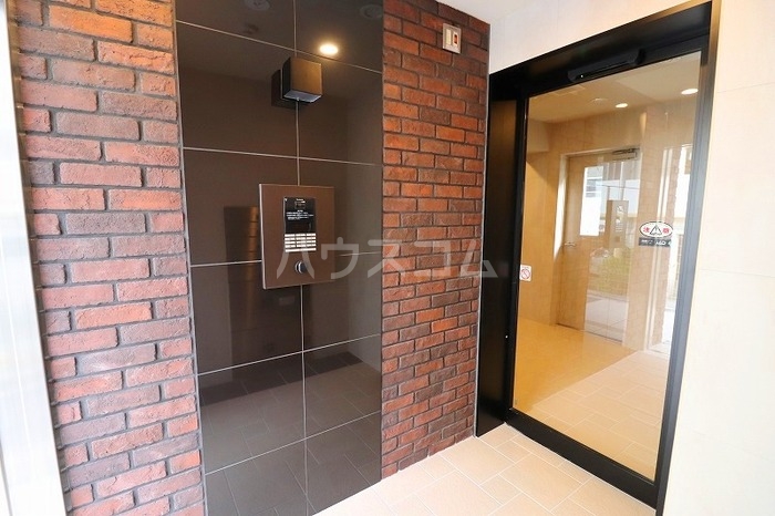 18/28 エントランス