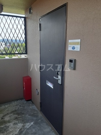 19/30 エントランス