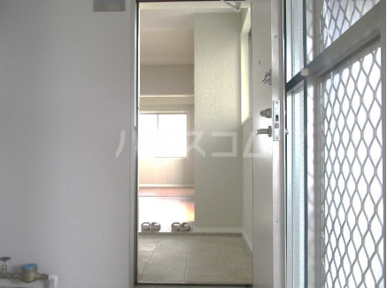 16/17 エントランス