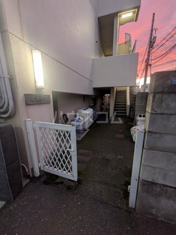 25/30 エントランス