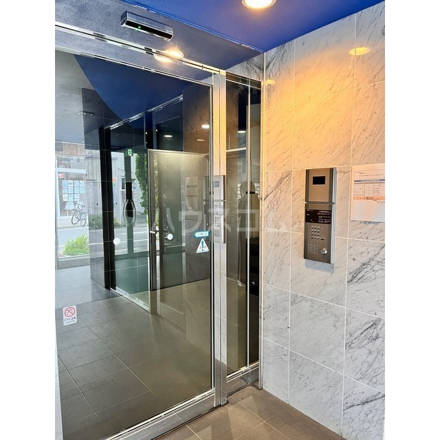 19/23 エントランス