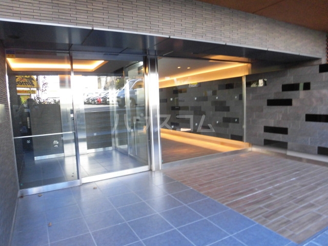 21/25 エントランス